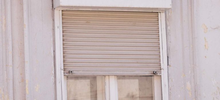 雨戸シャッターで守る住まいの安全快適長持ちのための修理と業者選びの知恵