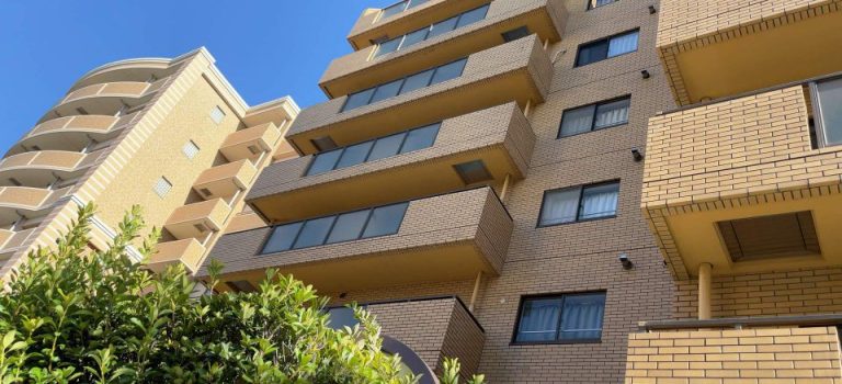 住まいを守る必須設備雨戸シャッターの安心活用とメンテナンスガイド 住まいを守る必須設備雨戸シャッターの安心活用とメンテナンスガイド