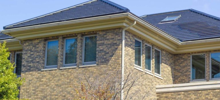 雨戸シャッターの不具合は早期修理と信頼できる業者選びが安心を守る鍵 雨戸シャッターの不具合は早期修理と信頼できる業者選びが安心を守る鍵