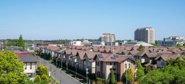 雨戸シャッターの多機能性とメンテナンスの重要性を徹底解説安全快適な暮らしのために