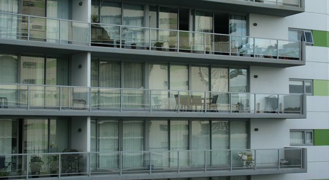 車庫シャッターの不具合から守る安心と快適な住まいを叶えるメンテナンス術 車庫シャッターの不具合から守る安心と快適な住まいを叶えるメンテナンス術